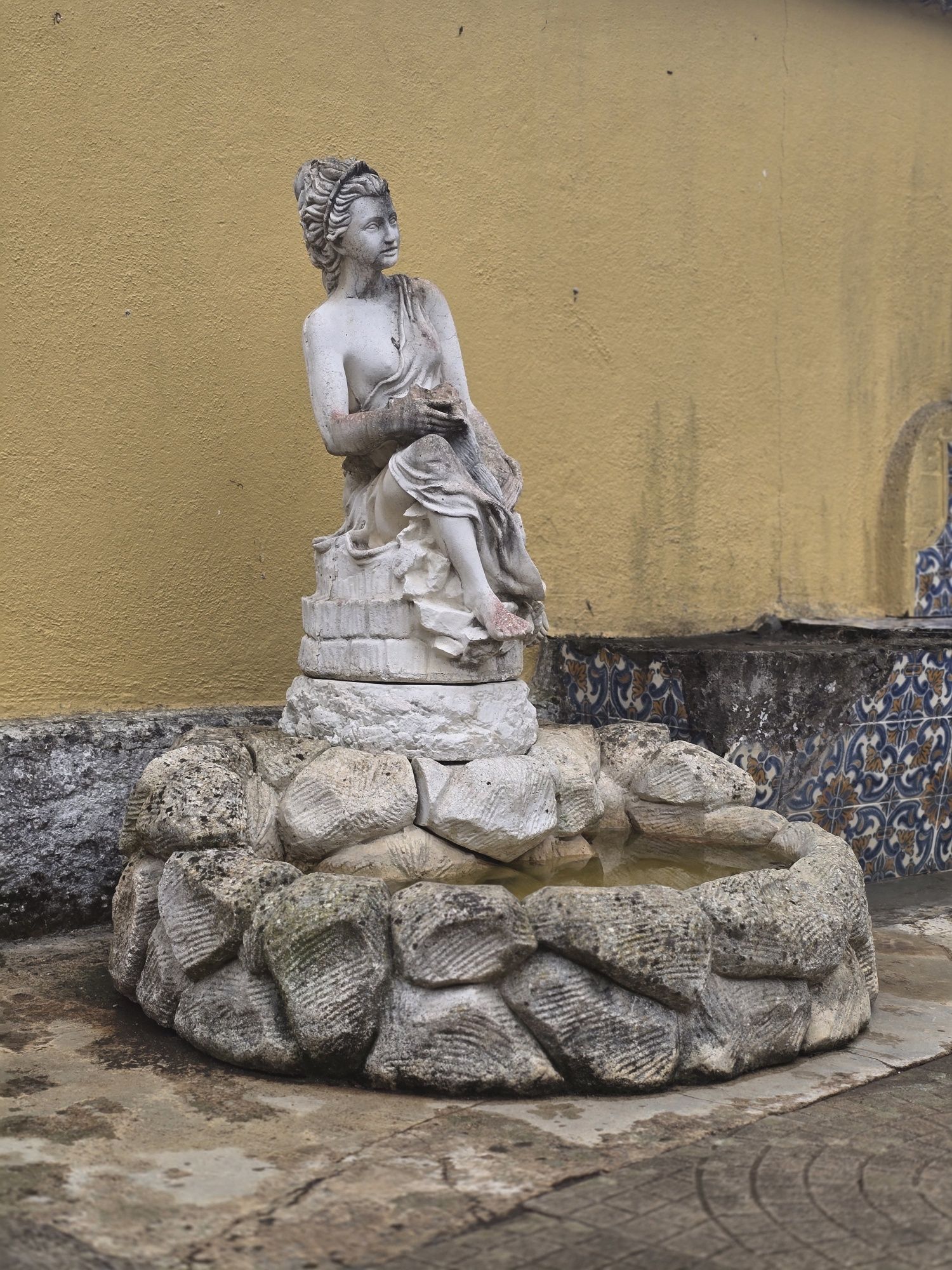 Fonte em pedra lago