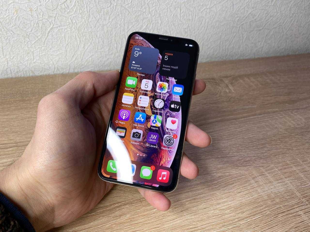Apple iPhone Xs  в гарному стані