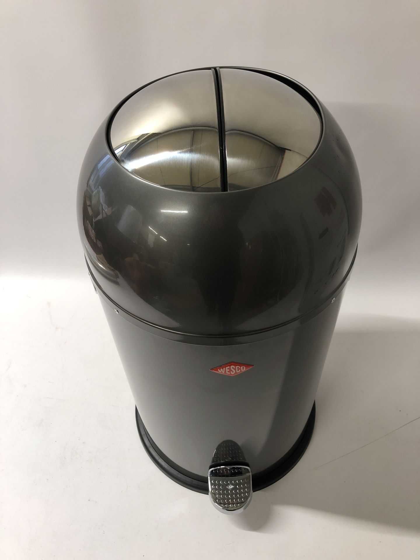 Wesco Kickmaster kosz na śmieci 33L stalowy grafitowy design retro