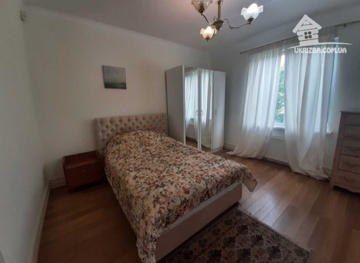 с. Хлепча. Будинок 500 кв. VIP-рівня. На березі озера. До 20 осіб.