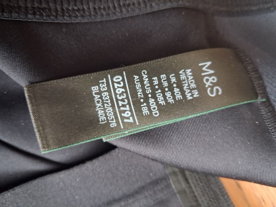 Biustonosz sportowy 90 F