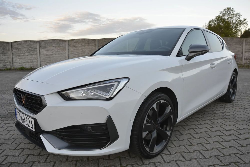 Cupra Leon DSG Salon Polska Bezwypadkowy Książki Serwisowe Niski Przebieg