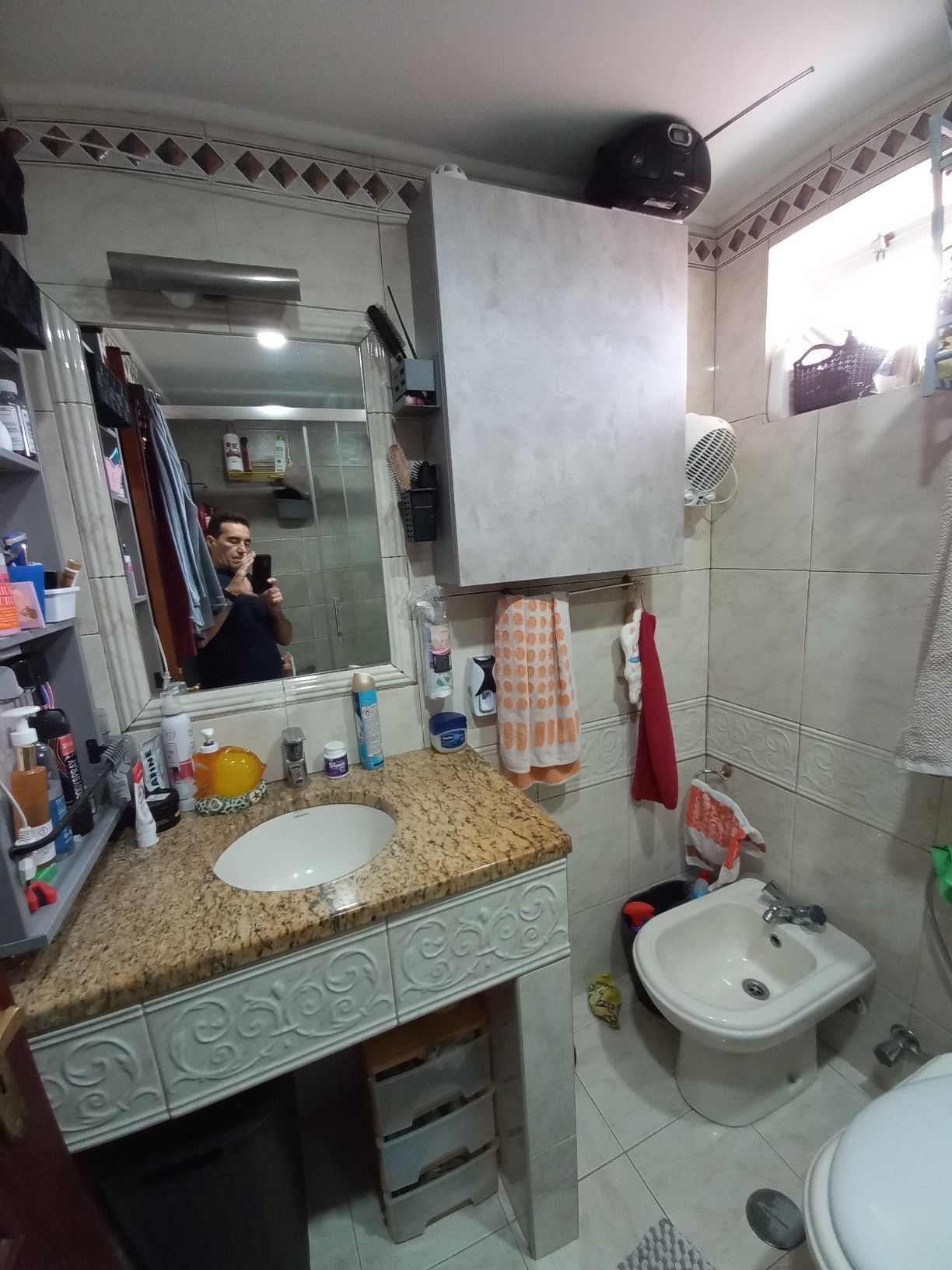 Quarto aluguer, mobilado