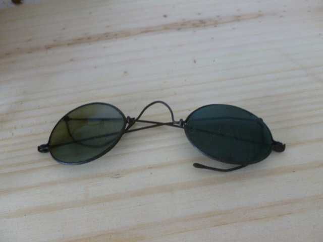 Oculos de sol centenarios, raro