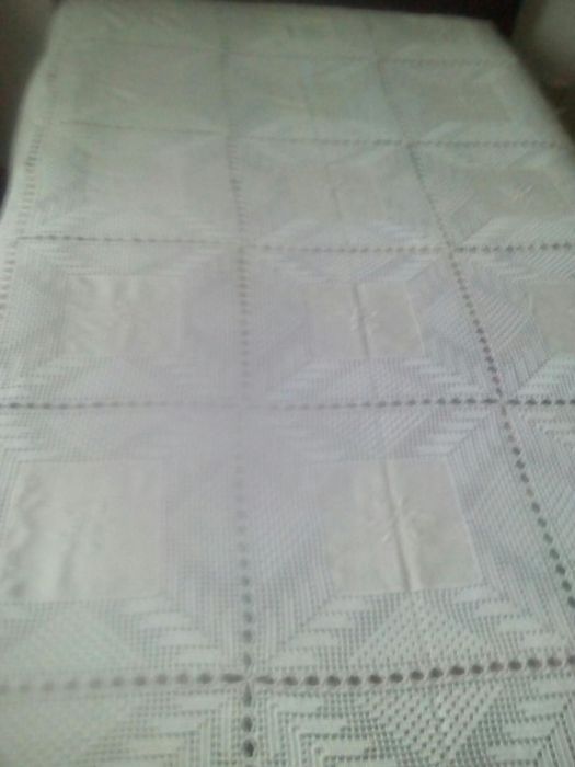 Toalha em linho e renda aos quadrados linha grossa