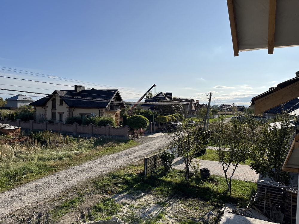 Продам сучасний особняк з терасою