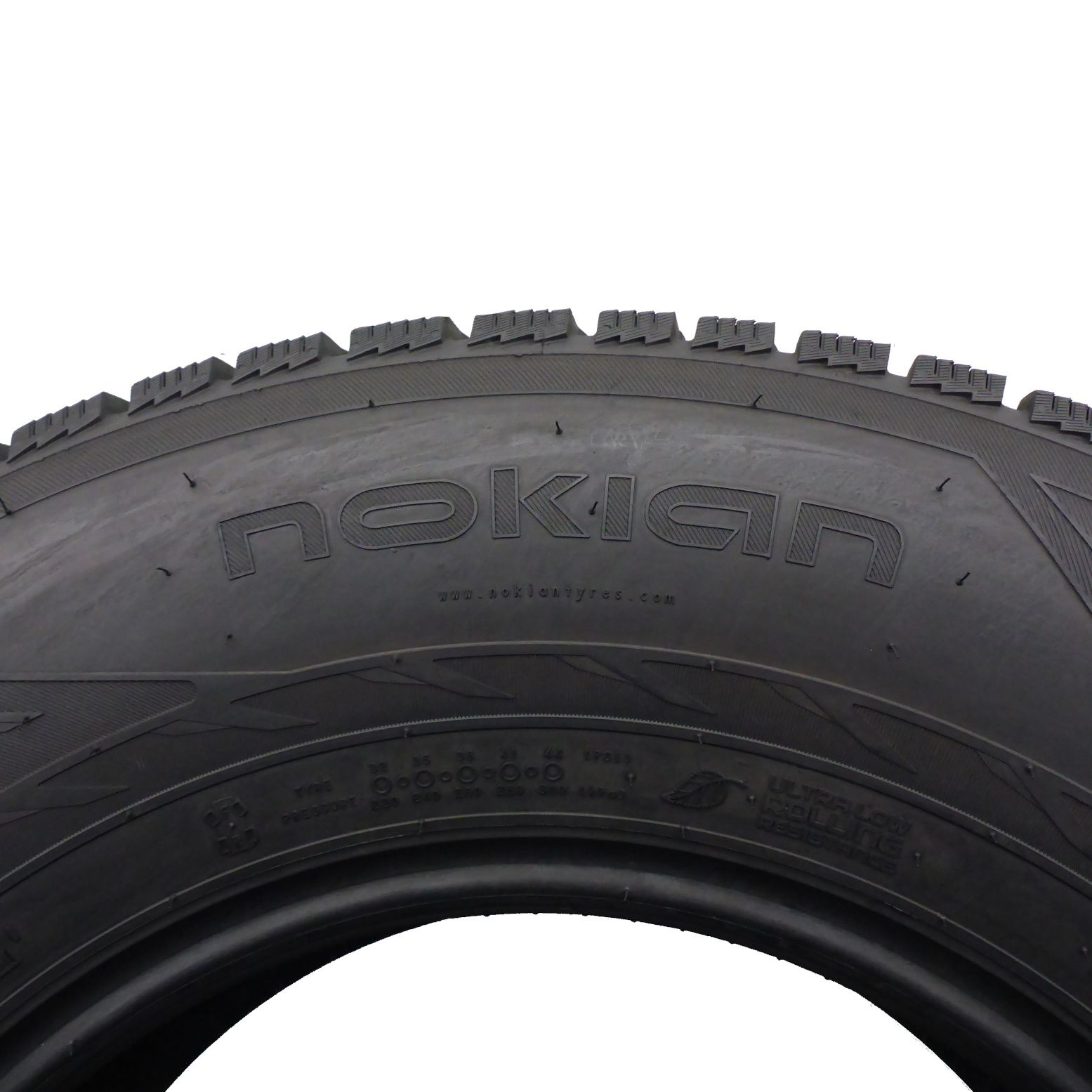 235/75/15 Nokian 235/75R15 105R Hakkapelitta R2 SUV Zima 7,2mm 2014