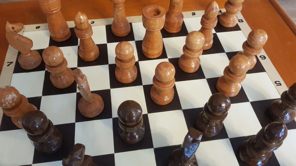Stolik szachowy +szachy drewniane