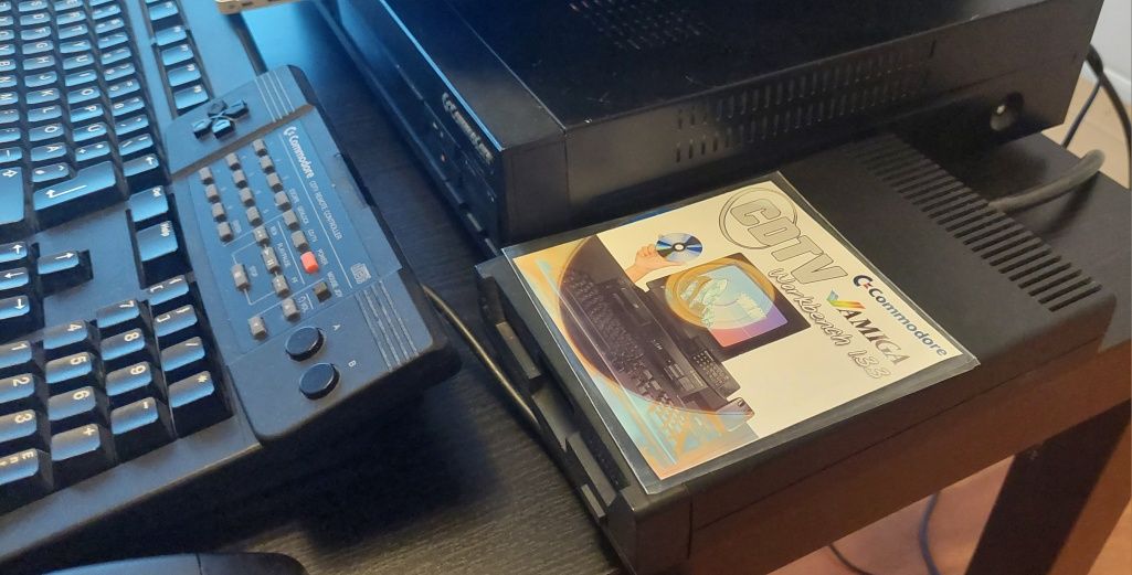 Amiga CDTV z monitorem 1084S