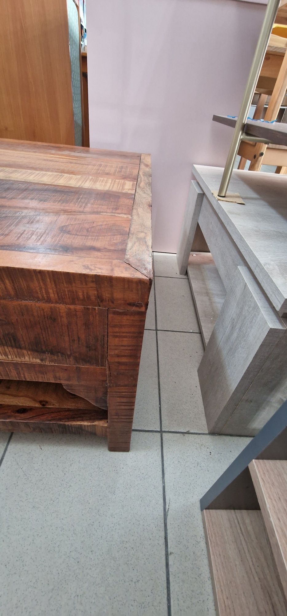 Piękny drewniany stolik wolfmobel