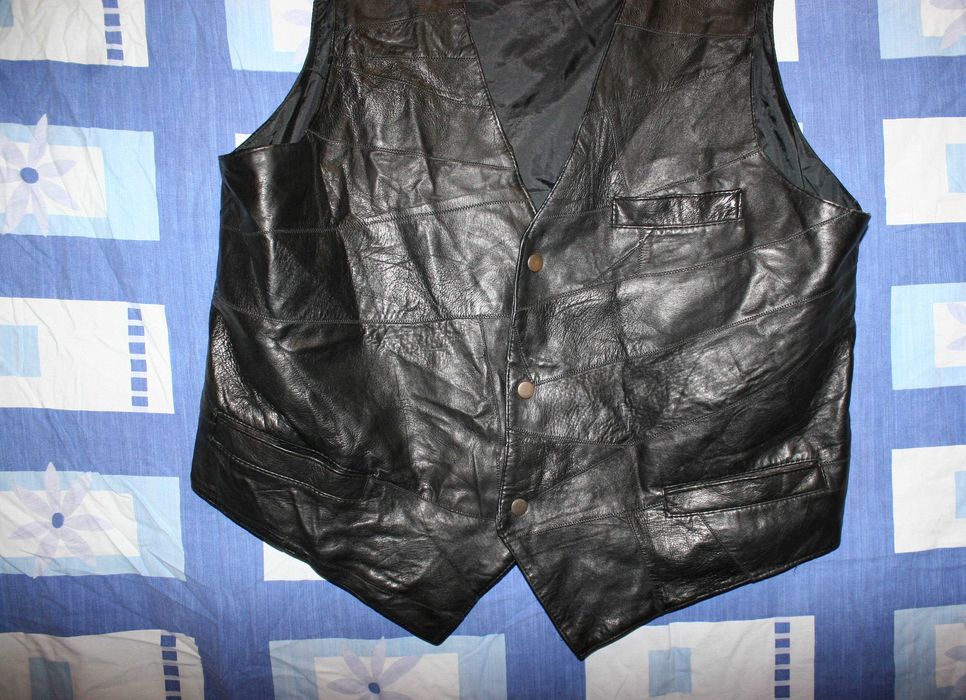 Мужская кожаная жилетка можно для мото