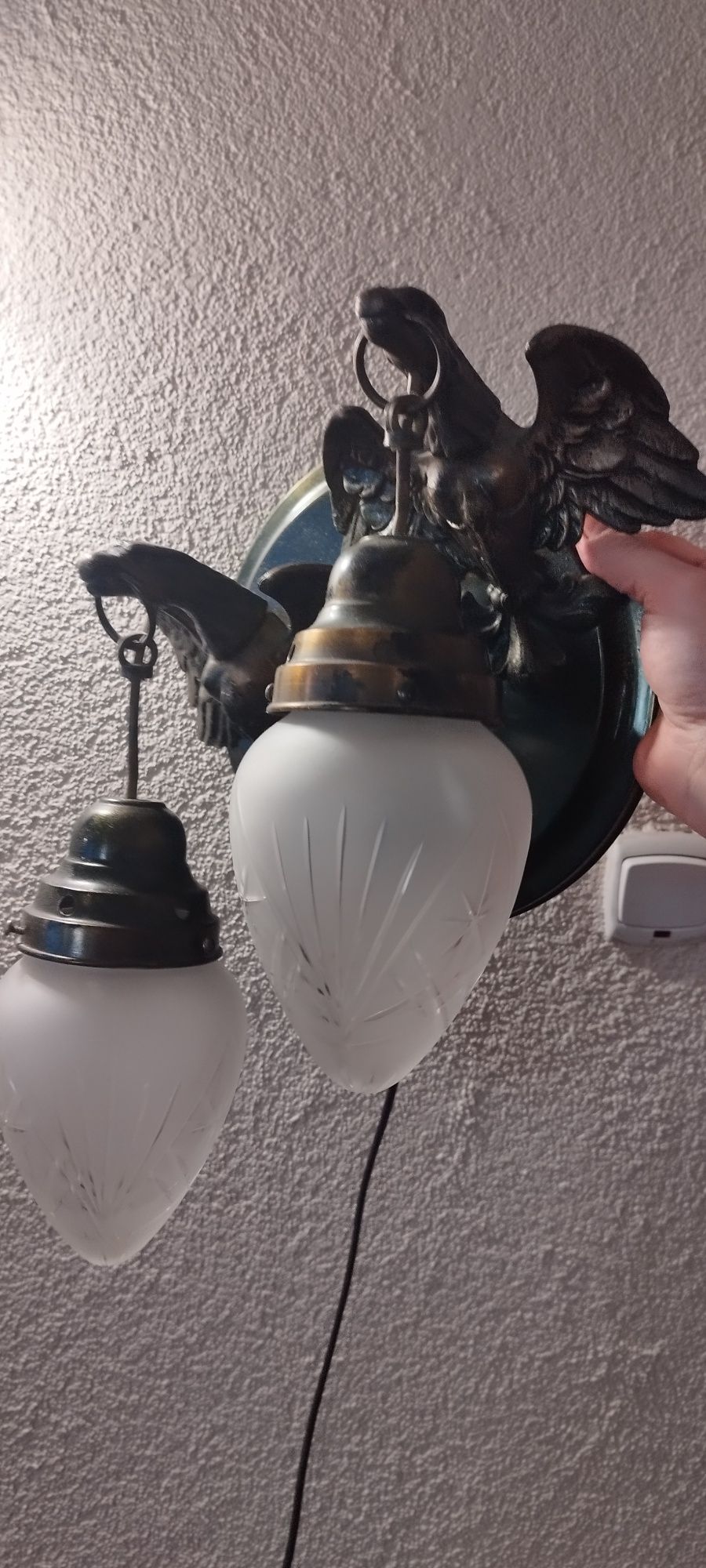 Stara lampa ścienna.