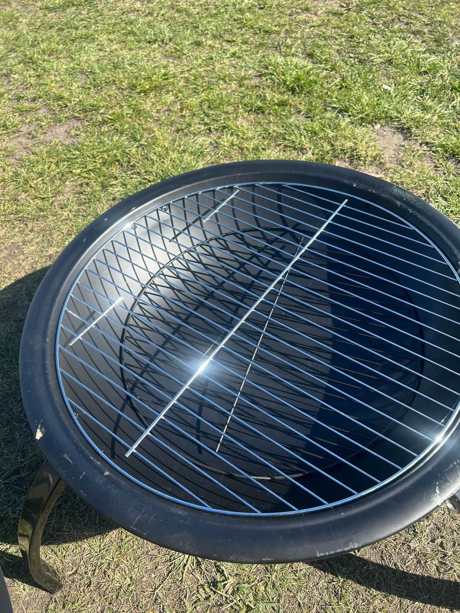 Grill palenisko z pokrowcem 
z lekkimi otarciami