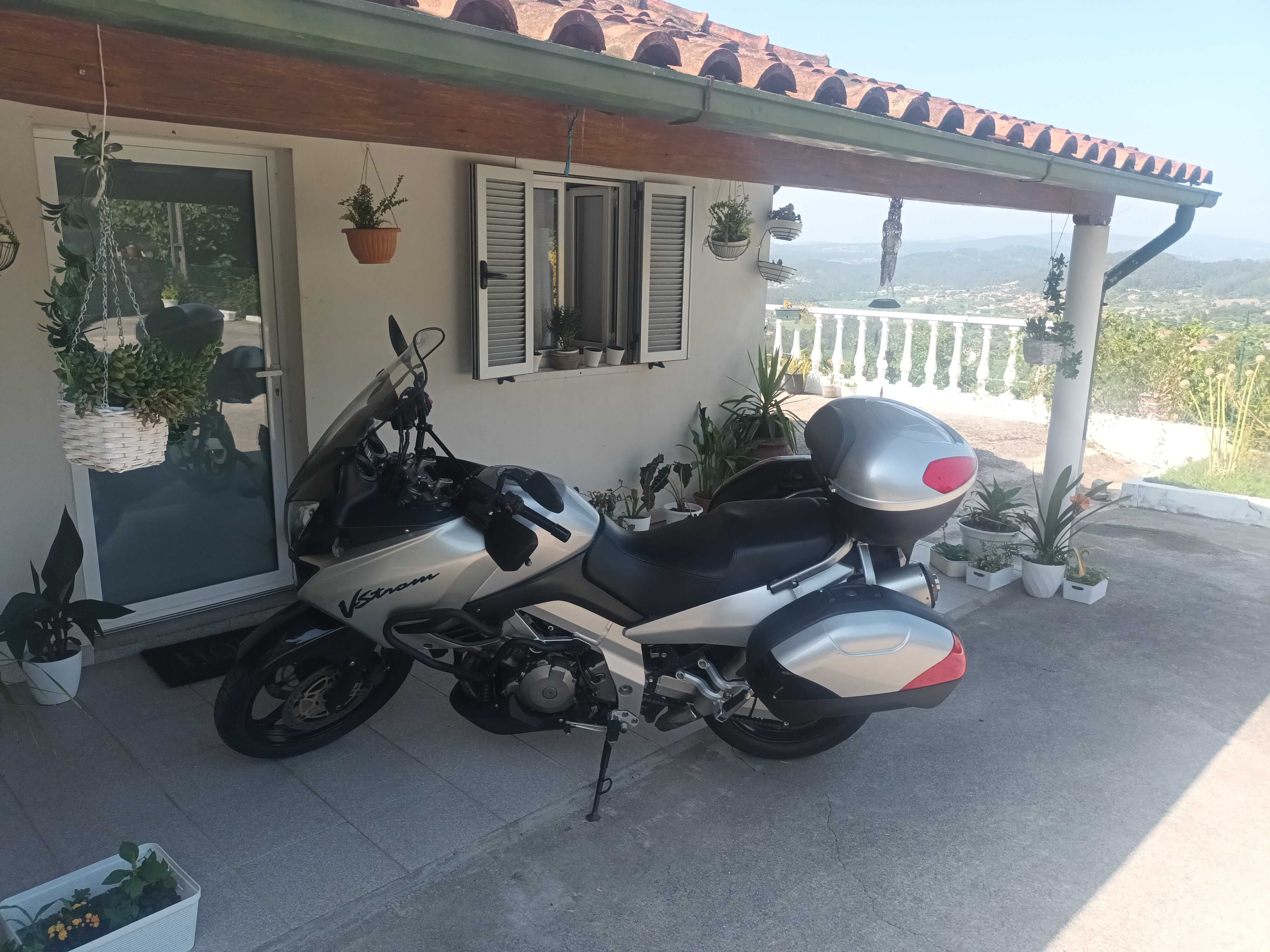 Vstrom suzuki a trabalhar e andar ao dia a dia