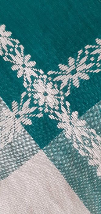 Obrus bawełniany biało zielona krata wzór haftowany