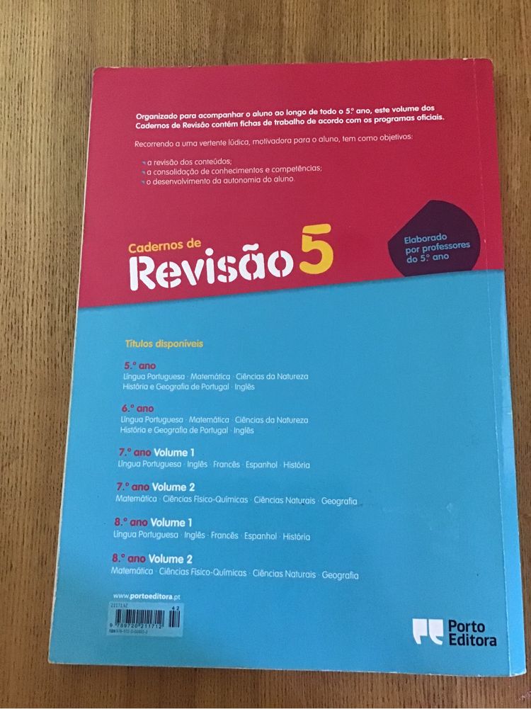 Dois livros de exercícios de todas as matérias 5.º ano