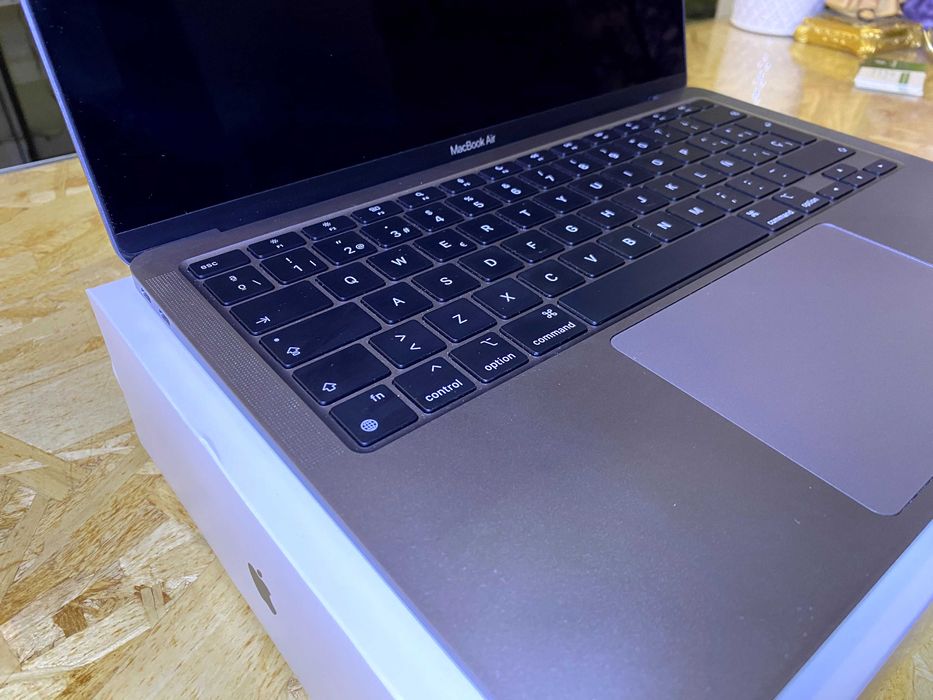 MacBook Air 13, Chip M1, 2TB SSD, 16GB RAM, GARANTIA