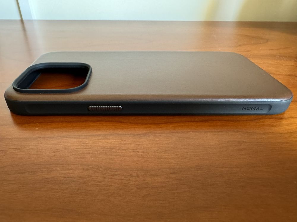 Capa Nomad Modern Leather iPhone 15 Pro Max - Pele genuína