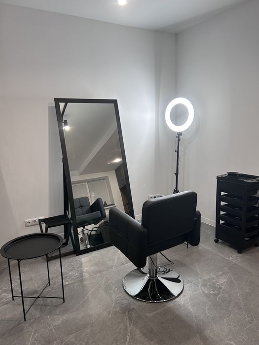 СВЕТ есть,Сдам в аренду кресло парикмахера, место для парикмахера Дафи