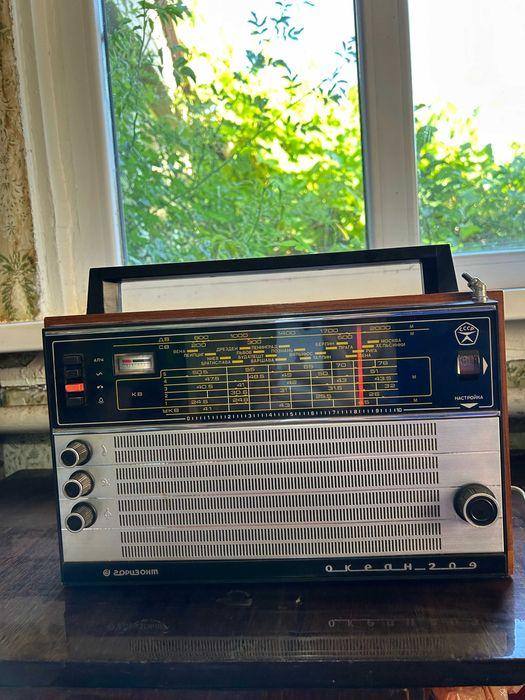Продам  разные  приемники производства  СССР