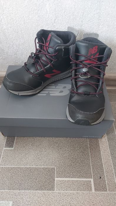 Продам демизезонні New Balance на хлопця