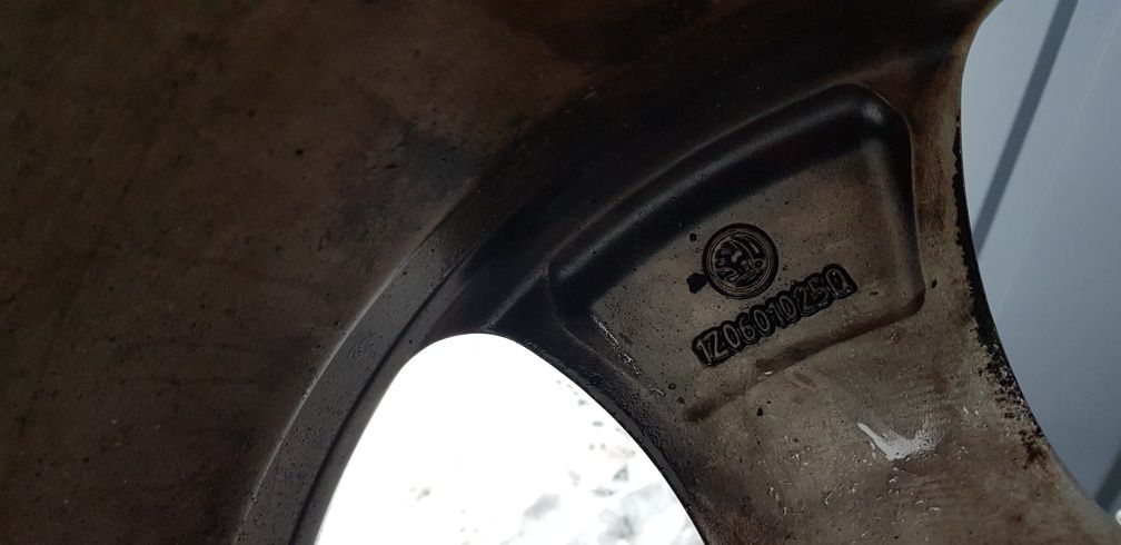 Koła 225/45r17 5x112 oryginał skoda