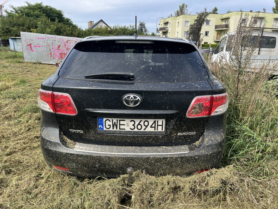 Toyota Avensis 2010r 2.0 d4d diesel_Kombi_Skory_Uszkodzony przod_