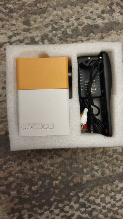 Проектор LED на стіну