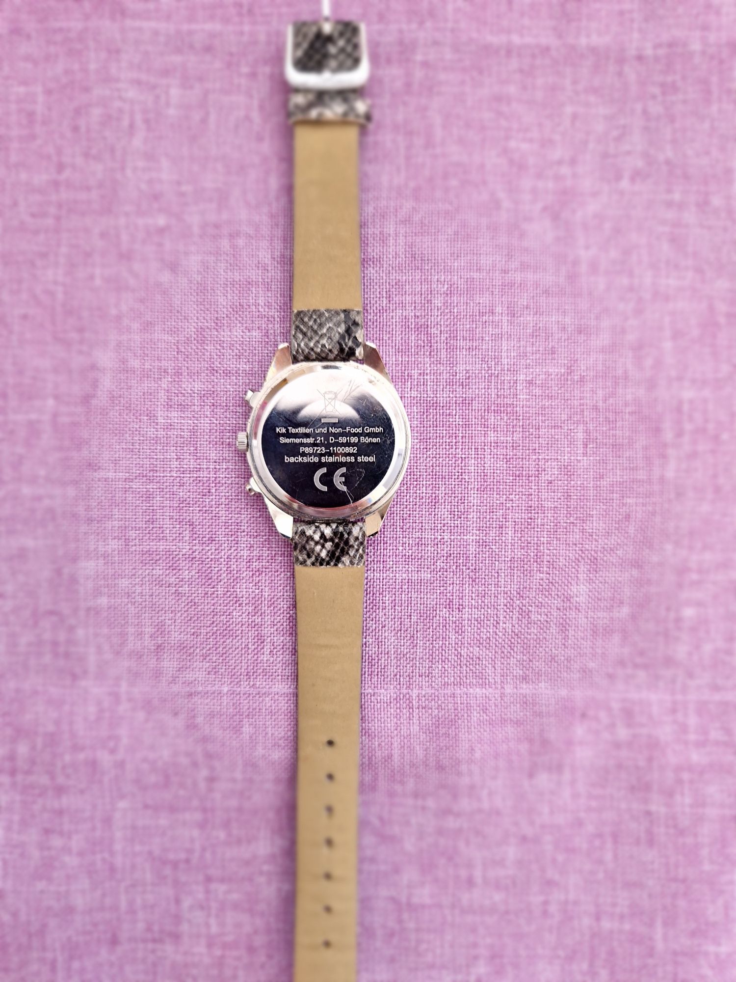Damski zegarek analogowy z okrągłą kopertą
