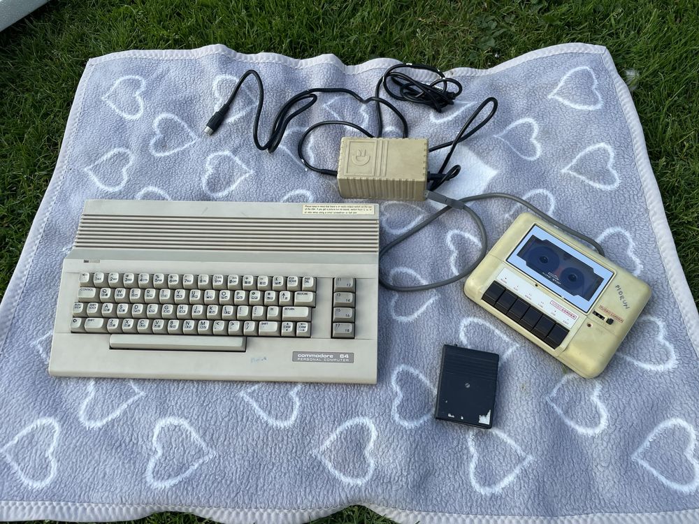 Commodore c64 plus magnetofon