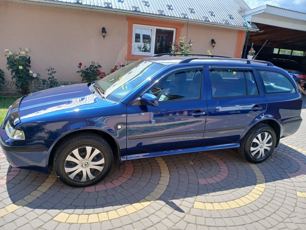 Продам Шкоду Октавію Тур
