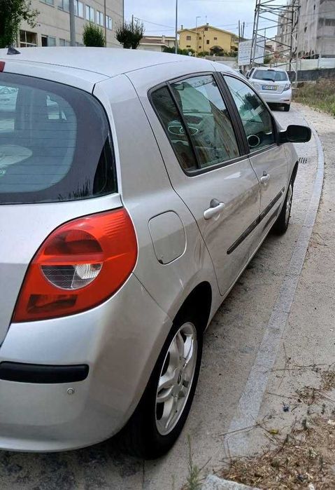 Renault Clio 3 16v 75CV 2008
