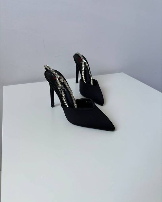 Сатинові туфлі Jimmy Choo з сяючою застібкою