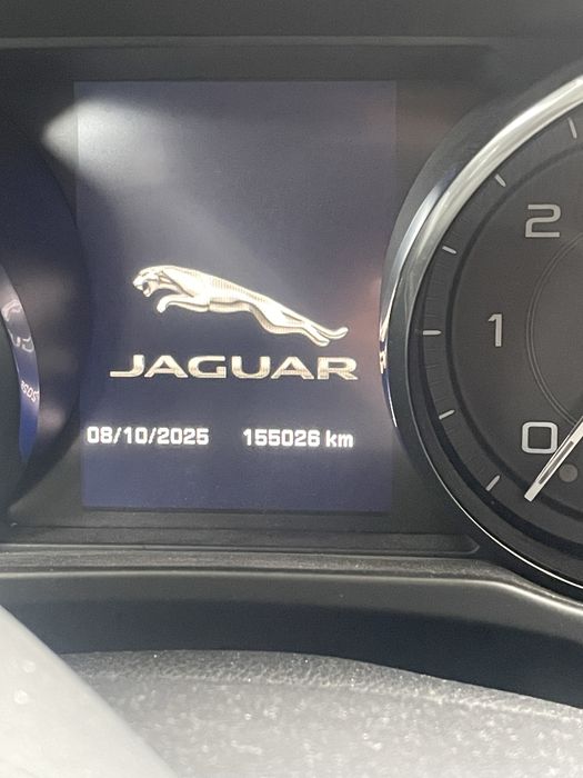 Jaguar Xe 2.0 163cv teto de abrir