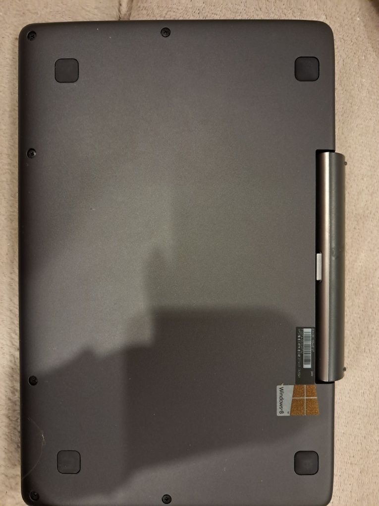 Asus Tablet  laptop 2w1 wygląda jak mcbook