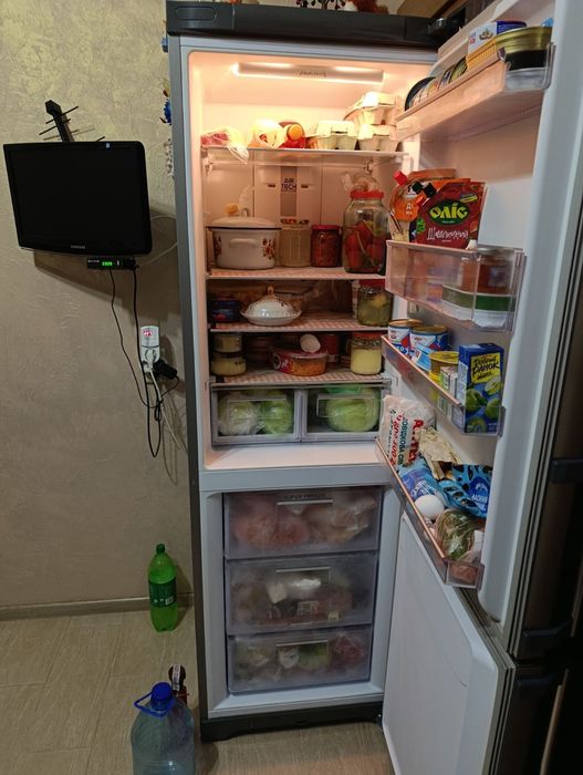 Холодильник Ariston