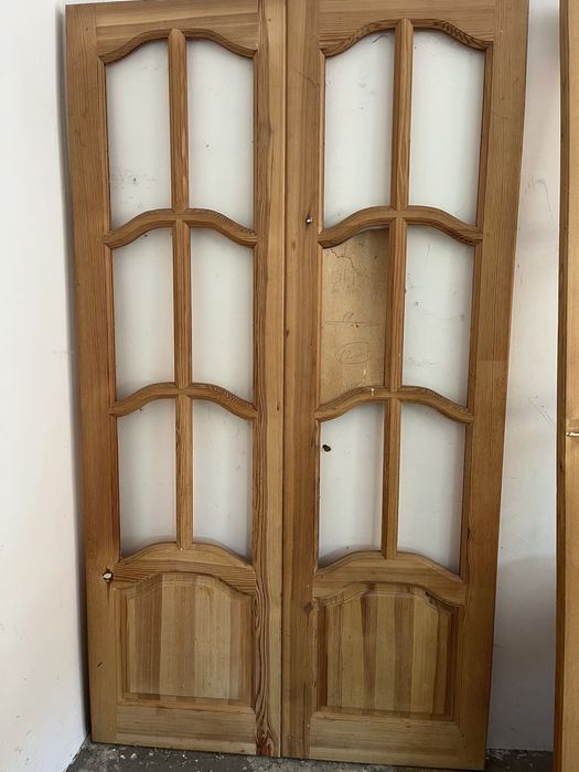 Продам двері соснові з двох частин, нові