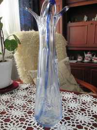 Szklany wazon barwiony na niebiesko - sękacz