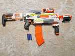 Prezent na Mikołajki/Gwiazdkę. Wyrzutnia NERF N-STRIKE Modulus ECS-10
