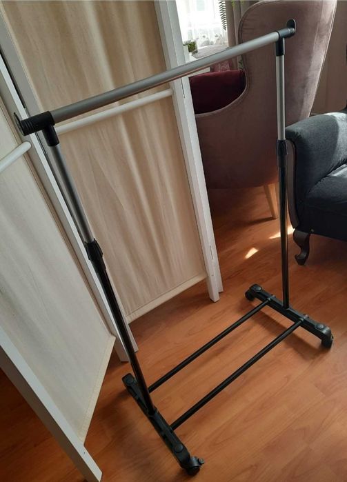 STOJAK NA UBRANIA buty stojący regulowany na kółkach garderoba