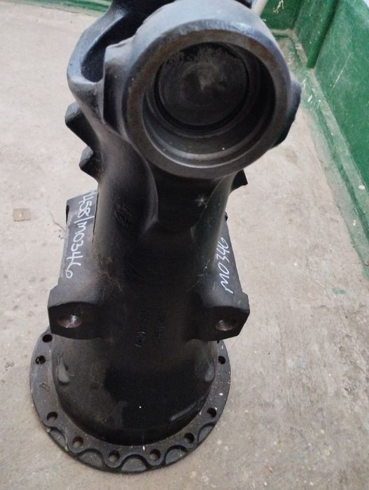 Продам корпус переднього моста на JCB