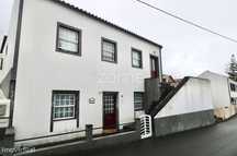 Moradia tradicional T5 na Ilha Pico
