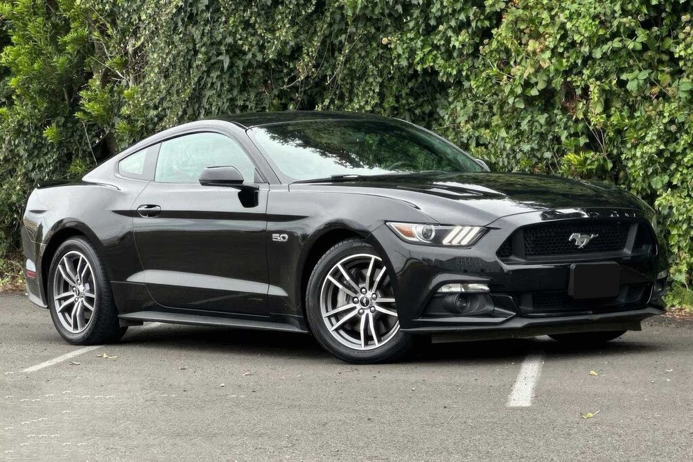 Ford Mustang GT Premium Coupe      2015