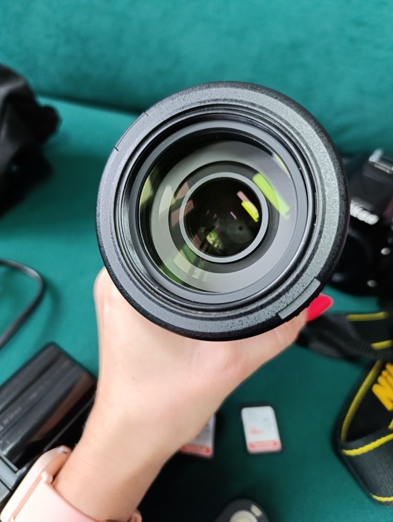 Lustrzanka Nikon D2700