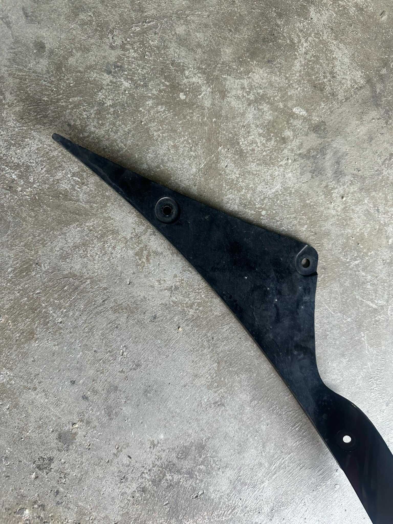 Wypełnienie Czaszy Owiewki Boczka LEWE Yamaha R6 RJ05 RJ09 5SL 03-05