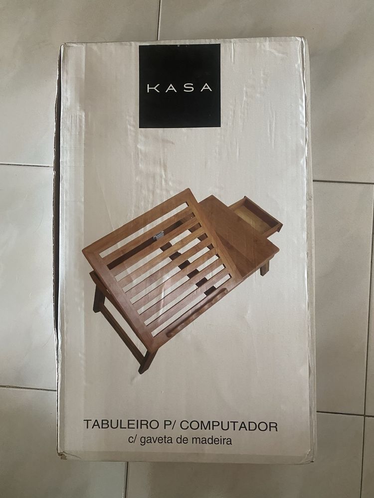 Tabuleiro para computador com gaveta