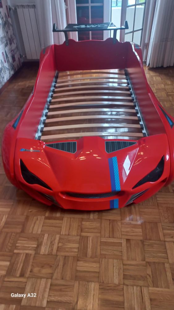Camas em forma de carro