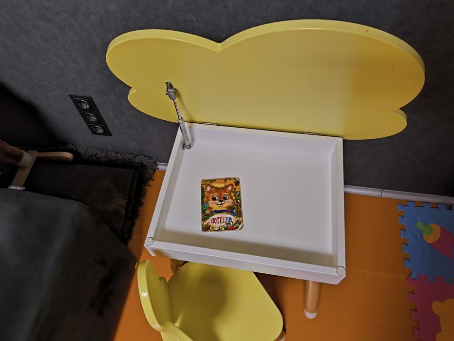 Столик дитячий Хмаринка з пеналом і стільчиком