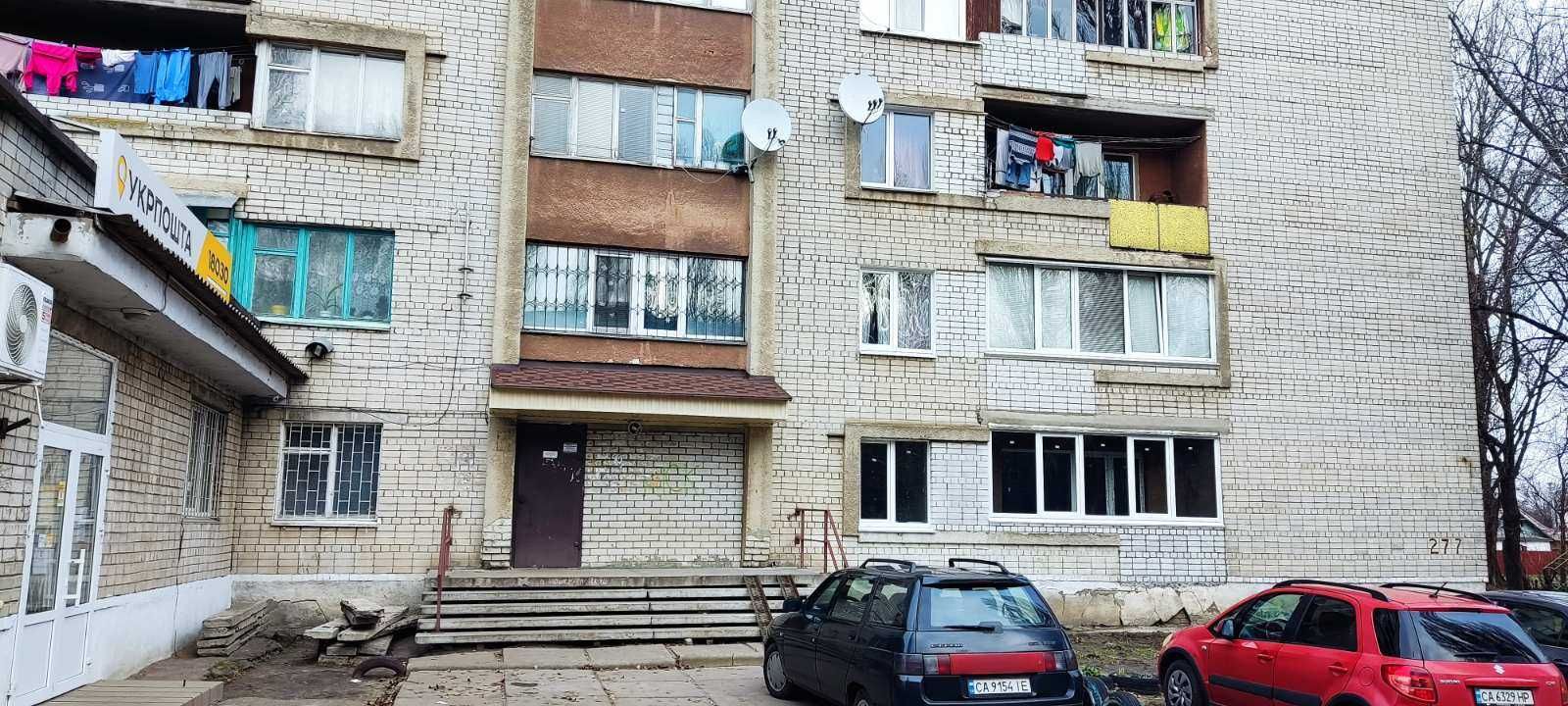 продам 4-х кімнатну квартиру 700 річчя Нарбутовская 277