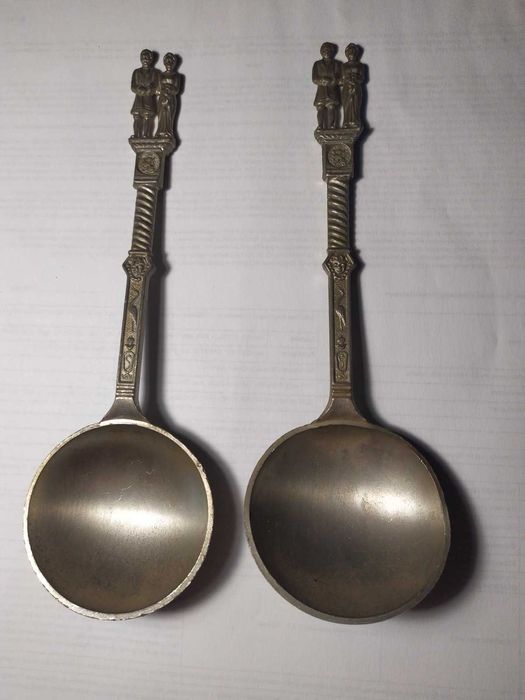 Винтажные оловянные ложки .